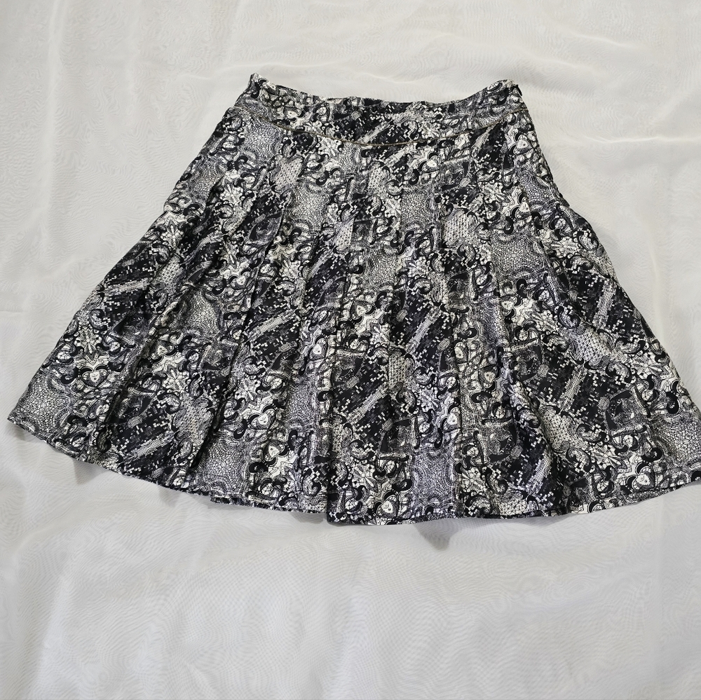 Brooks Brothers Black Whiye Floral Lace Pleated Silk Mini Skirt